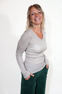 Basic Shirt mit V-Ausschnitt: Silber-Grau