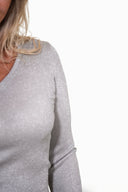 Basic Shirt mit V-Ausschnitt: Silber-Grau